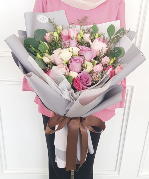 Valentine's Romantic Flower Bouquet - Image 3