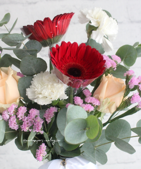 Sweet Embrace Flower Vase - Image 2