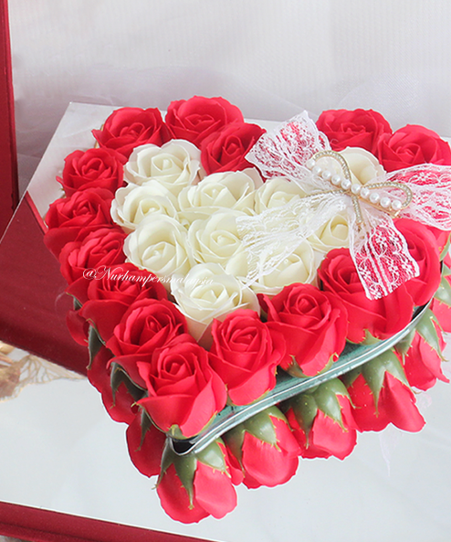 Valentine's Stella Soap Flower In Acrylic Box - Image 2